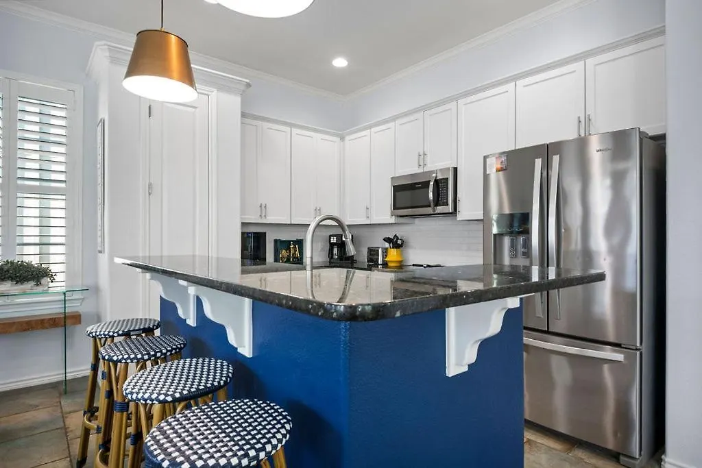 The Blue Dog 112 St Holiday home