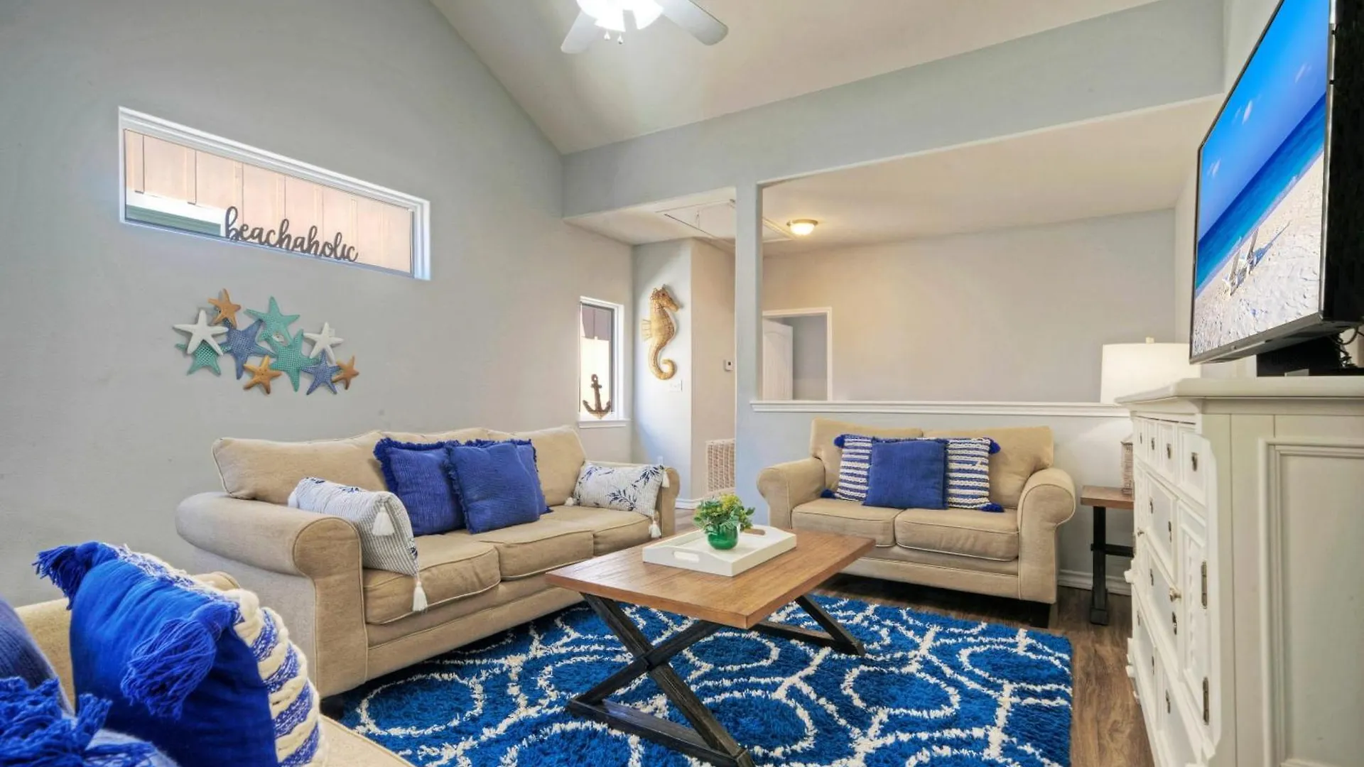 Sleeps 29 3 Homes Beachside Pool Walk To The Holiday home