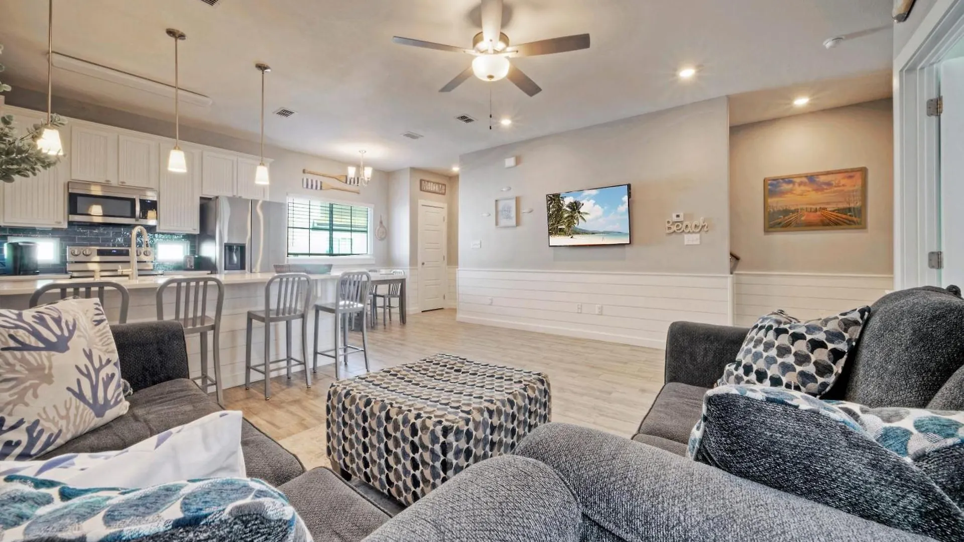 Sleeps 33 4 Walk To The Resort-style Pool Endless Summer