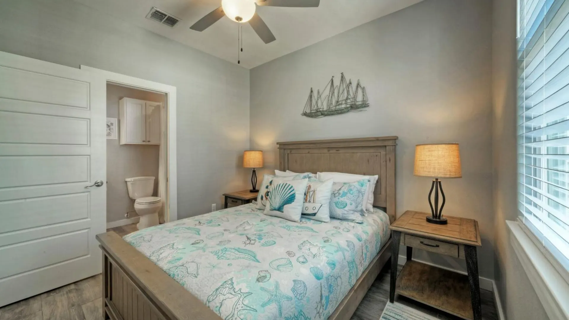 Sleeps 33 4 Walk To The Resort-style Pool Endless Summer Holiday home *