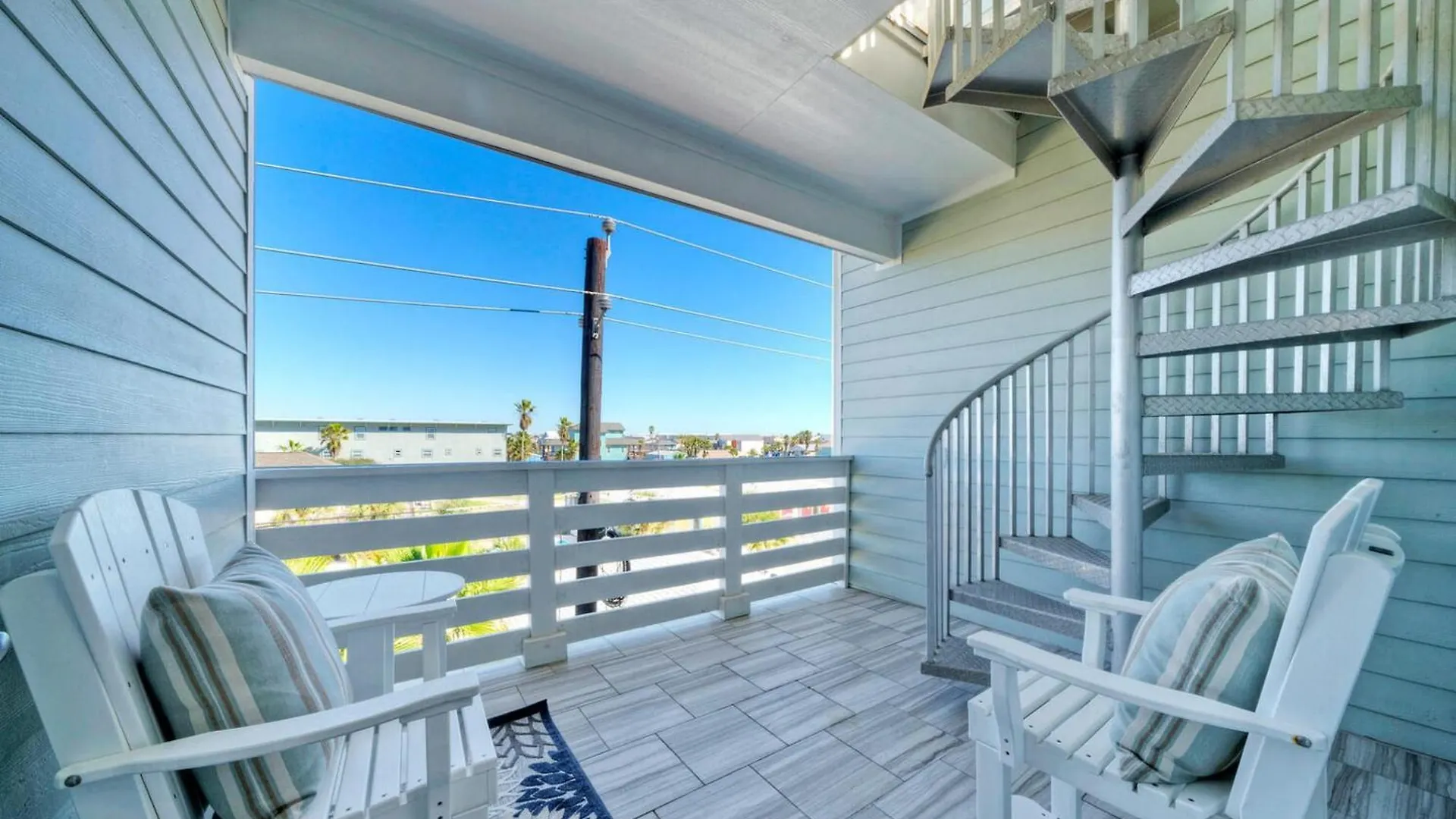 Sleeps 33 4 Walk To The Resort-style Pool Endless Summer Holiday home