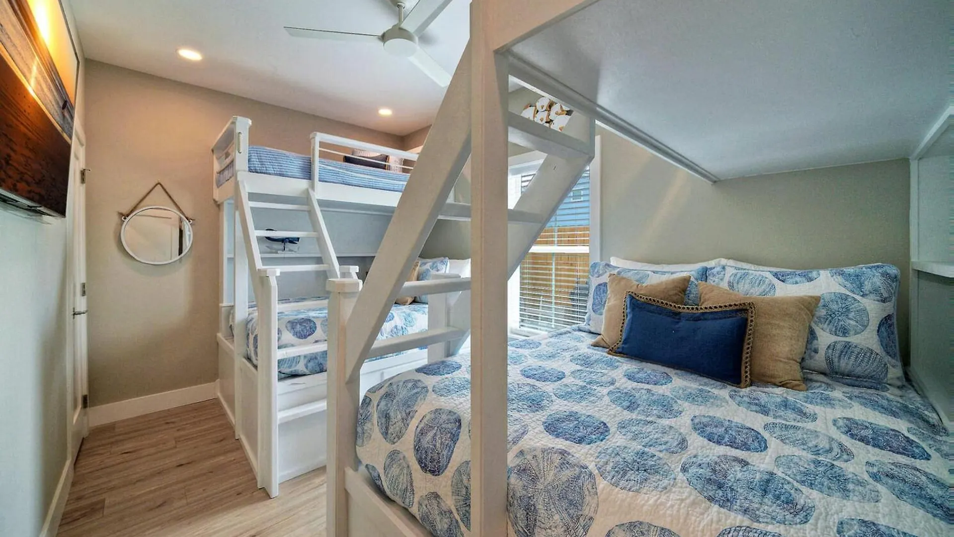 Sleeps 22 2 Homes W Private Pool Patio Walkable Location Golf Cart Zone *