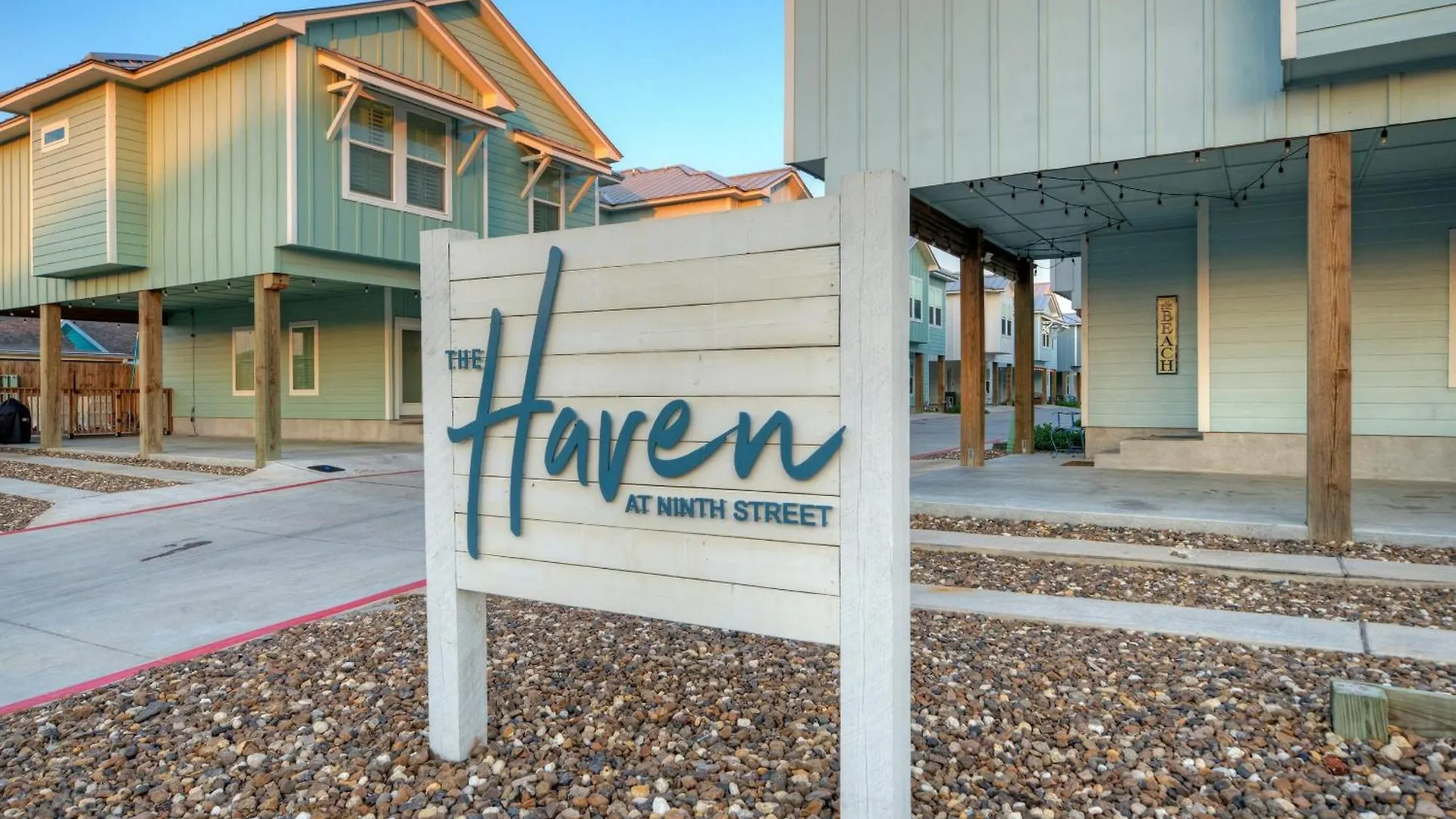 Luxury 4br Retreat W Pool Walk To Dining Shops Shore Thang Holiday home