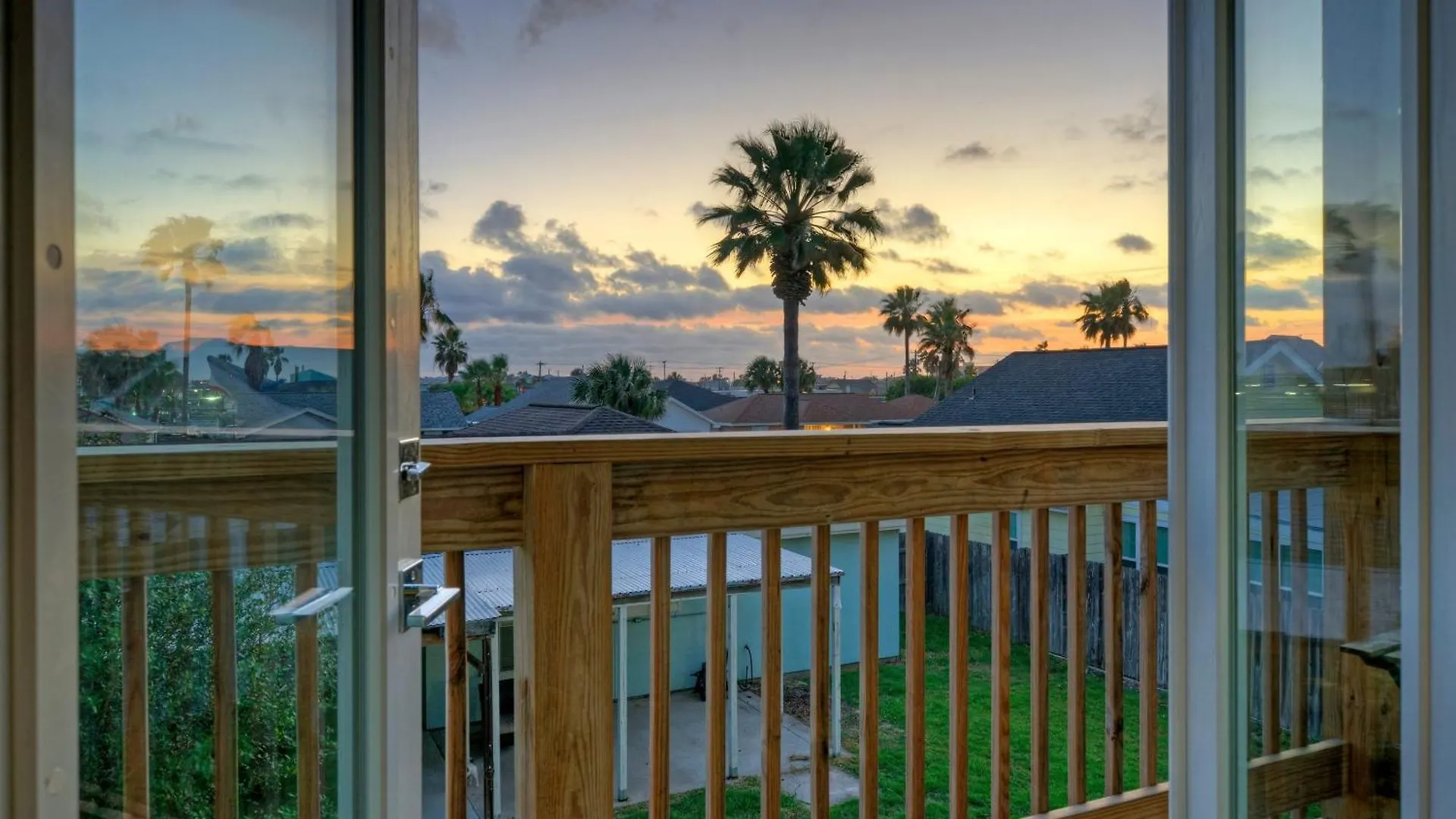 Holiday home Luxury 4br Retreat W Pool Walk To Dining Shops Shore Thang *