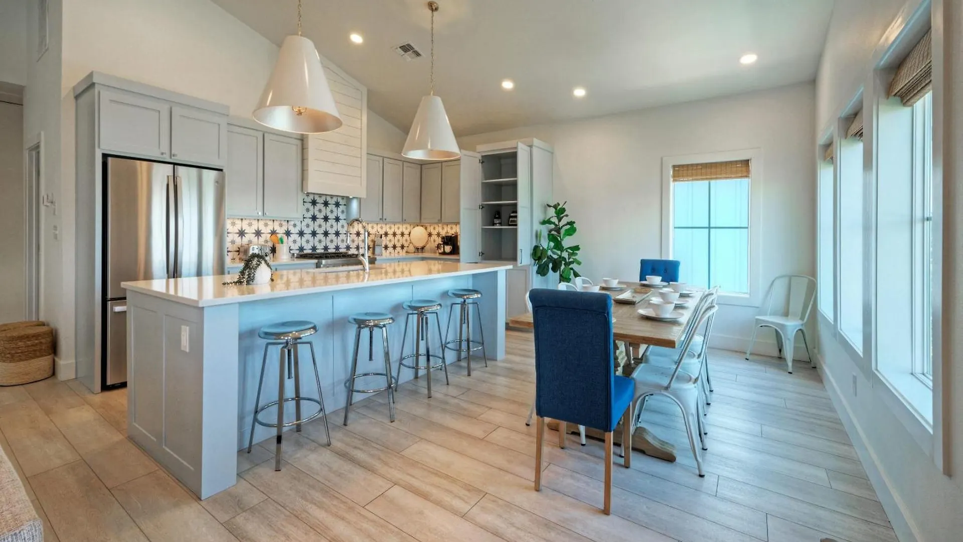 Luxury 4br Retreat W Pool Walk To Dining Shops Shore Thang * Port Aransas