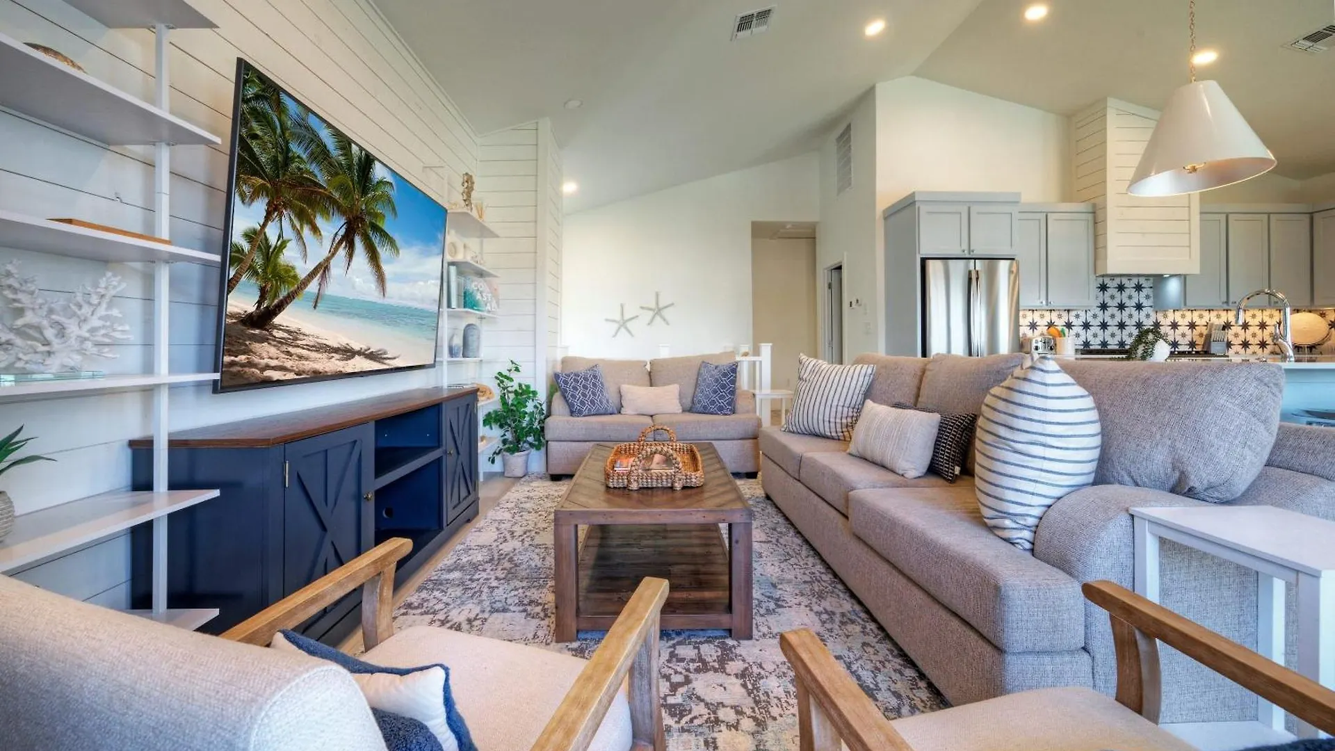 Holiday home Luxury 4br Retreat W Pool Walk To Dining Shops Shore Thang