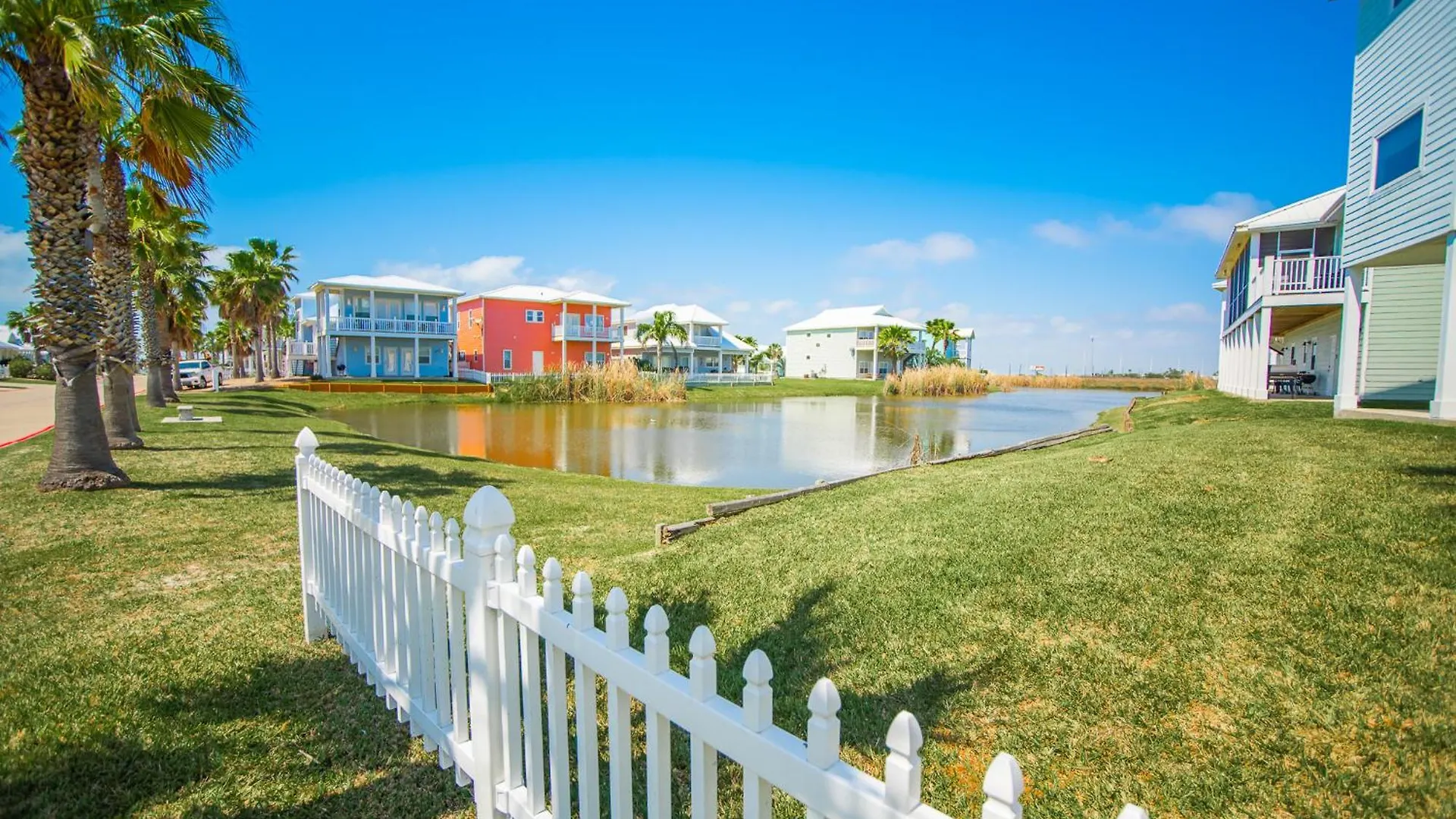 Casa Palmas - Pet Friendly! Boardwalk To The Beach! Holiday home