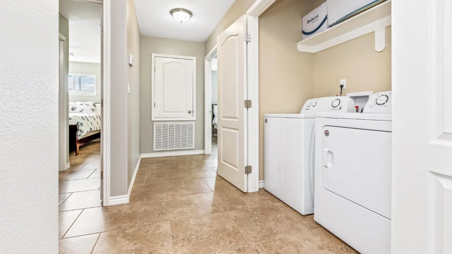 Latitude Adjustment - Private Pool/elevator! Holiday home