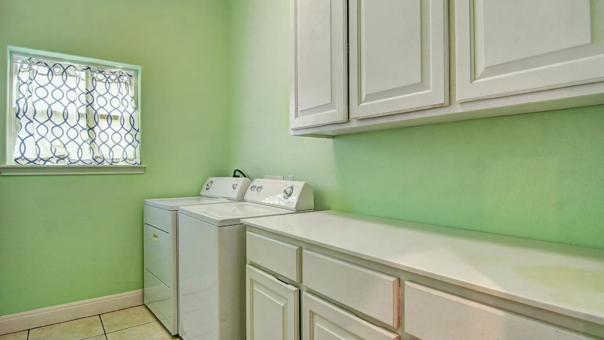 Casa Palmas - Pet Friendly! Boardwalk To The Beach! Holiday home