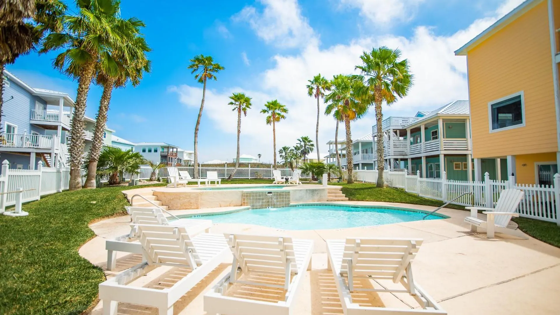 Casa Palmas - Pet Friendly! Boardwalk To The Beach! * Port Aransas
