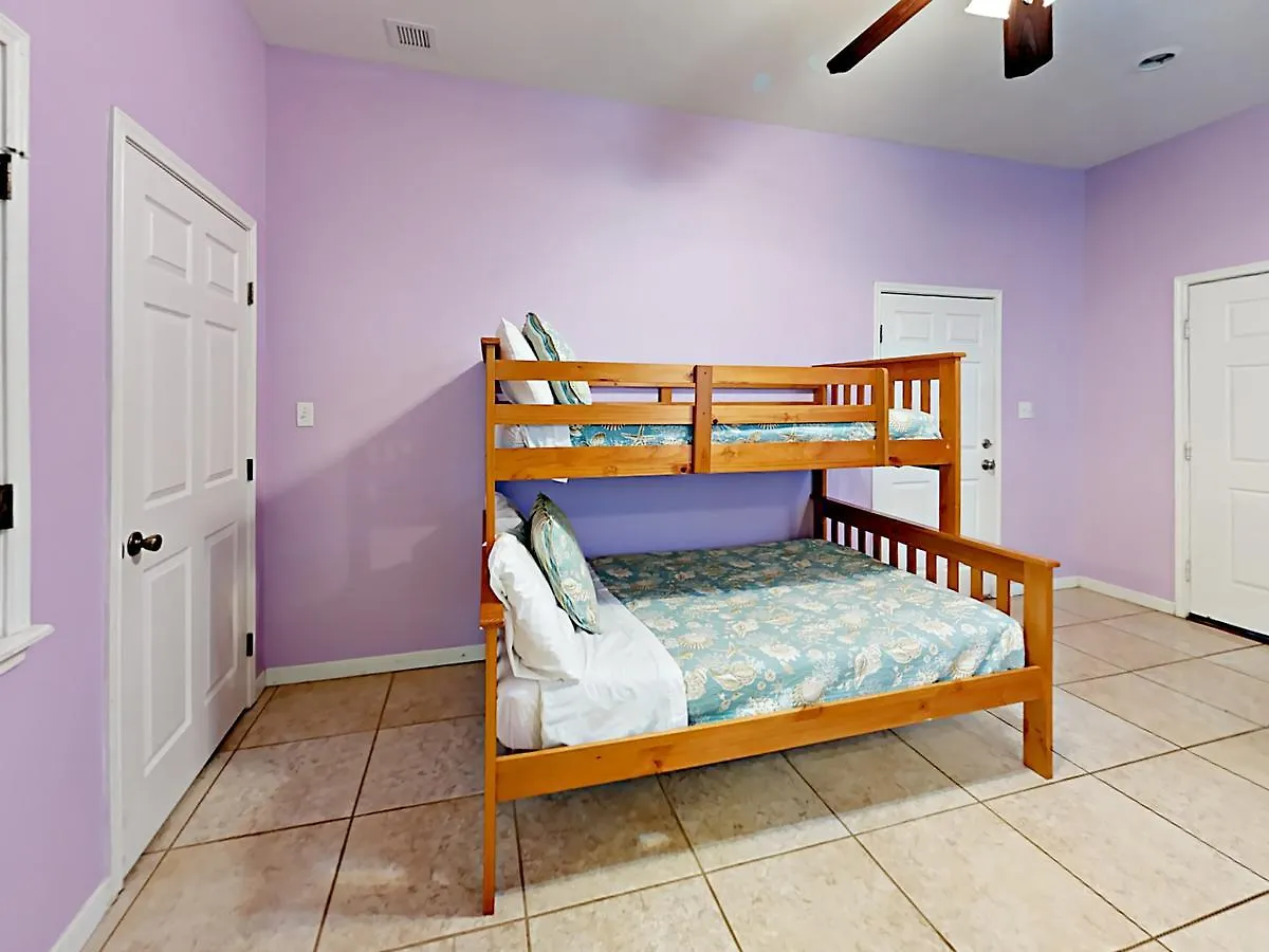 Beachy Keen - Five Bedroom Holiday home *