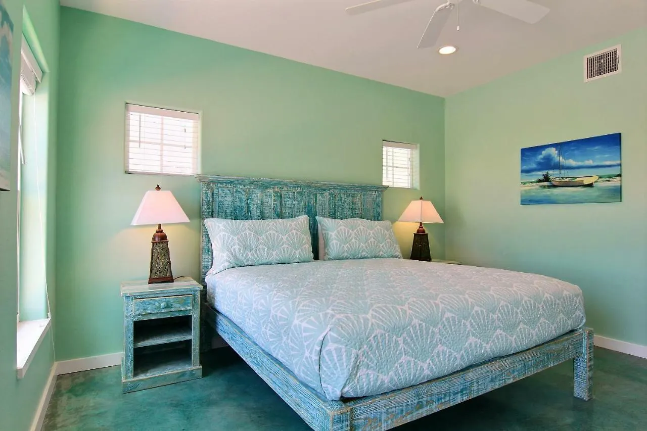 Gulfwaters Beachfront 101/102 Holiday home *