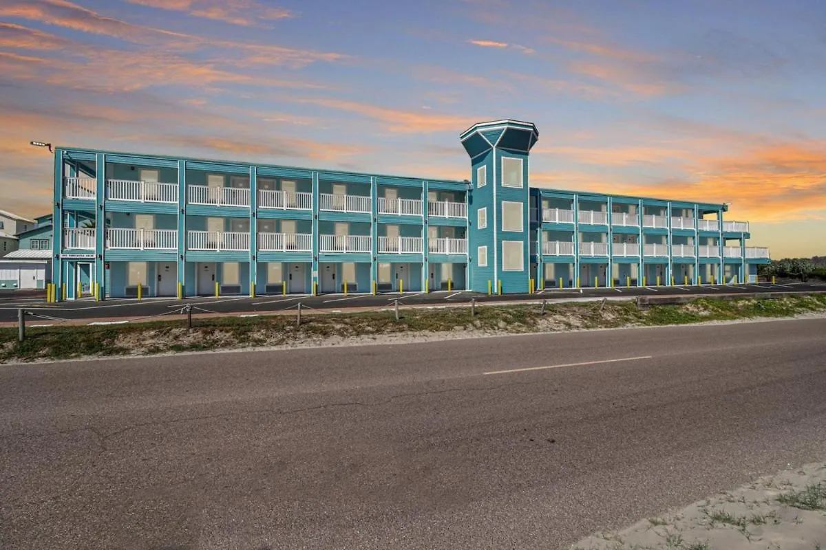 Seaside Boutique Hotel, Waves At Your Doorstep